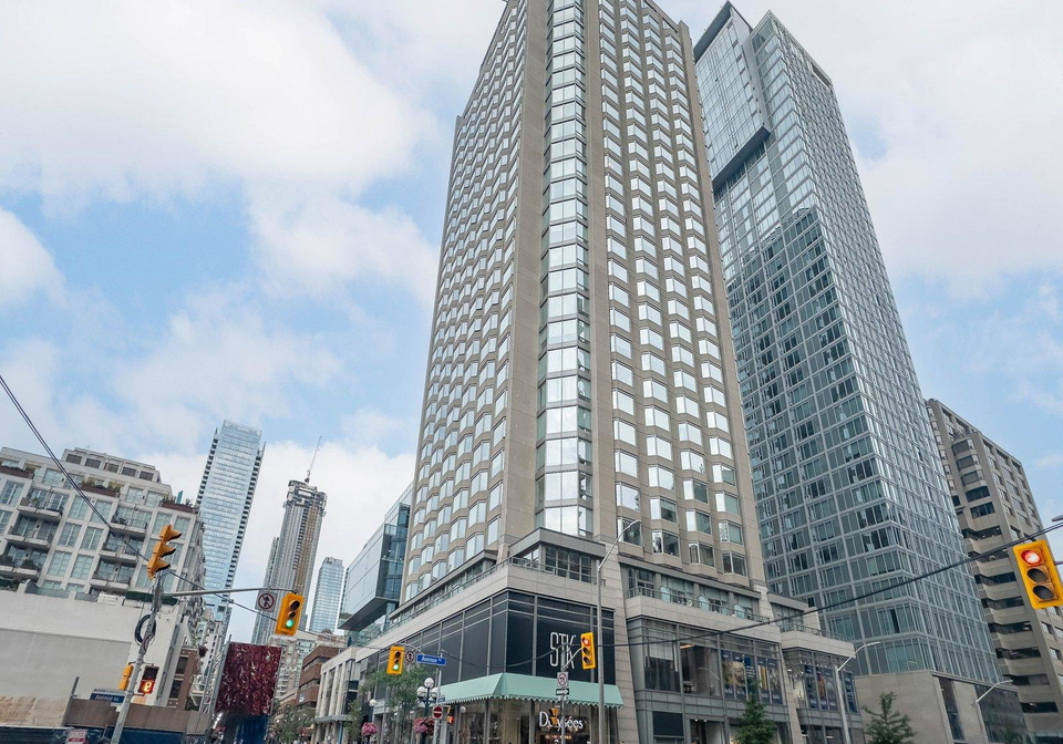 155-yorkville-avenue-toronto-ontario-c13055036