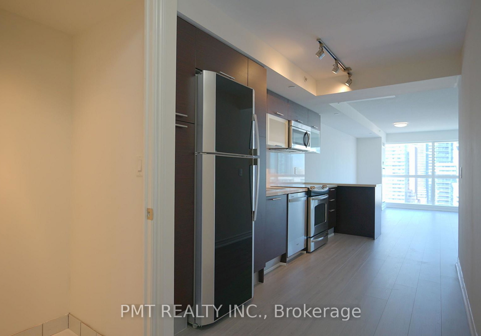386-yonge-street-toronto-ontario-c13055050