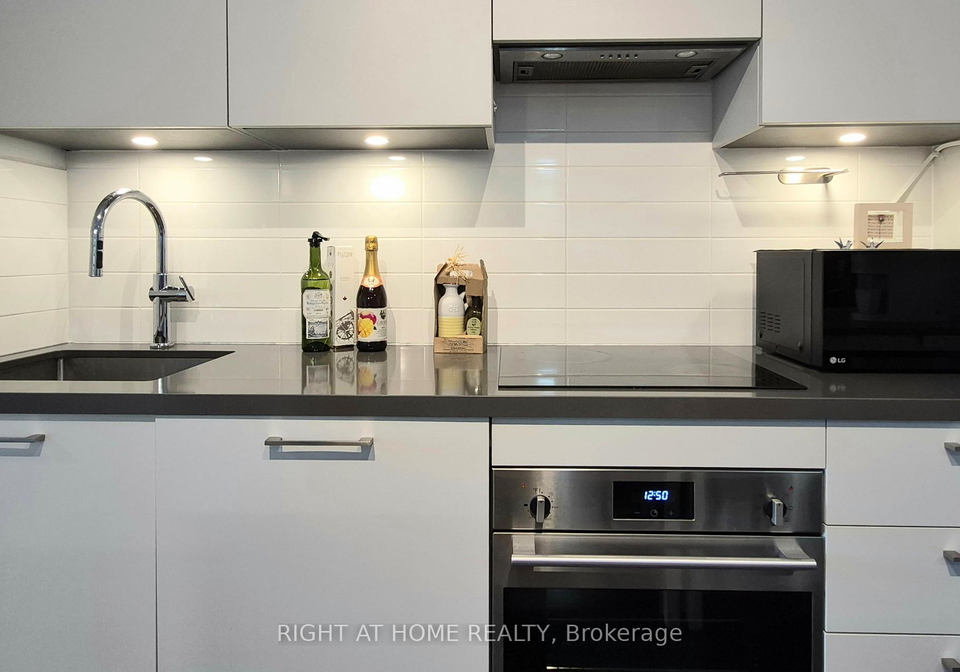 33-frederick-todd-way-w-east-york-ontario-c13055260