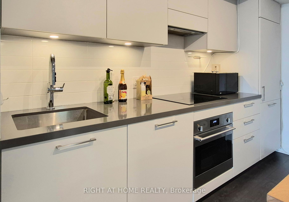 33-frederick-todd-way-w-east-york-ontario-c13055260