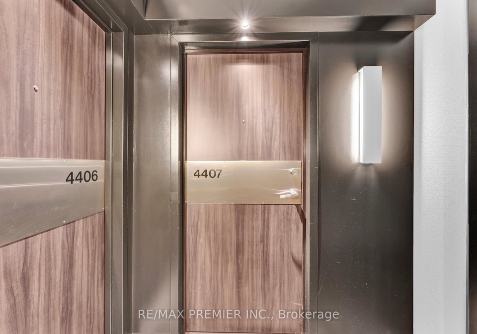 210-victoria-street-toronto-ontario-c13055694