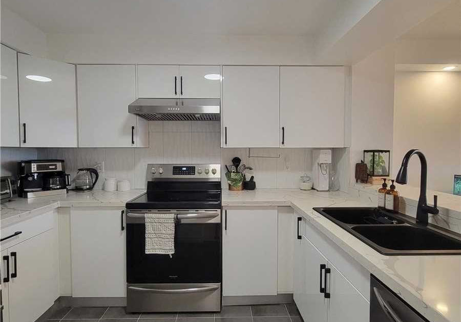 298-jarvis-street-toronto-ontario-c13055932