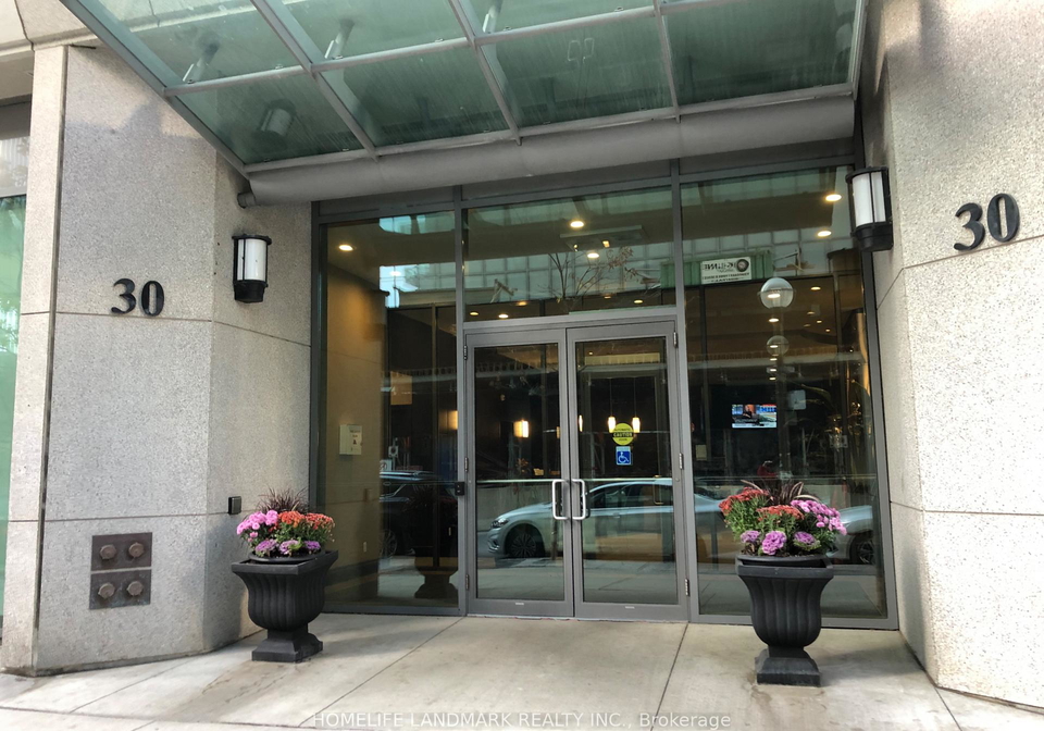 30-grand-trunk-crescent-toronto-ontario-c13056000