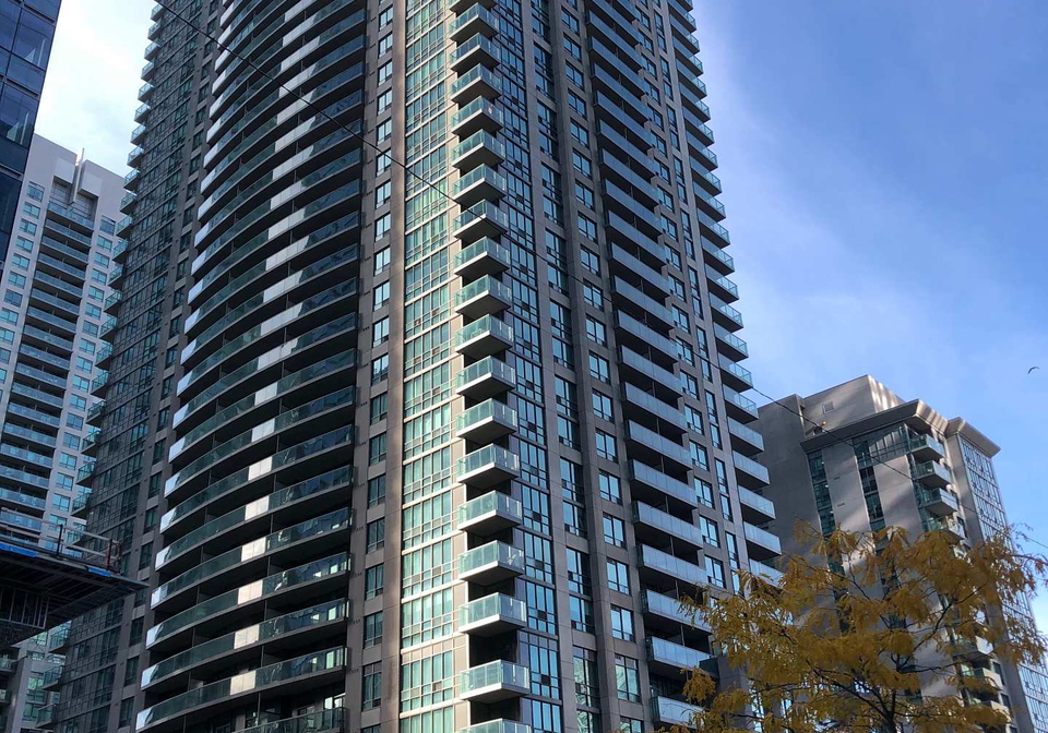 30-grand-trunk-crescent-toronto-ontario-c13056000
