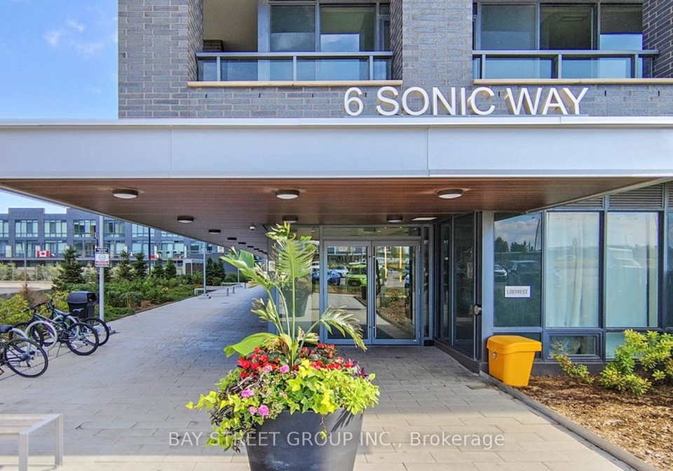 6-sonic-way-east-york-ontario-c13056204
