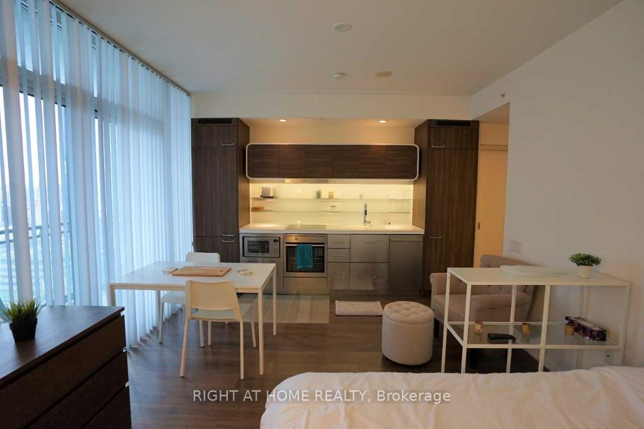 45-charles-street-e-toronto-ontario-c13056516