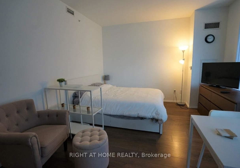 45-charles-street-e-toronto-ontario-c13056516