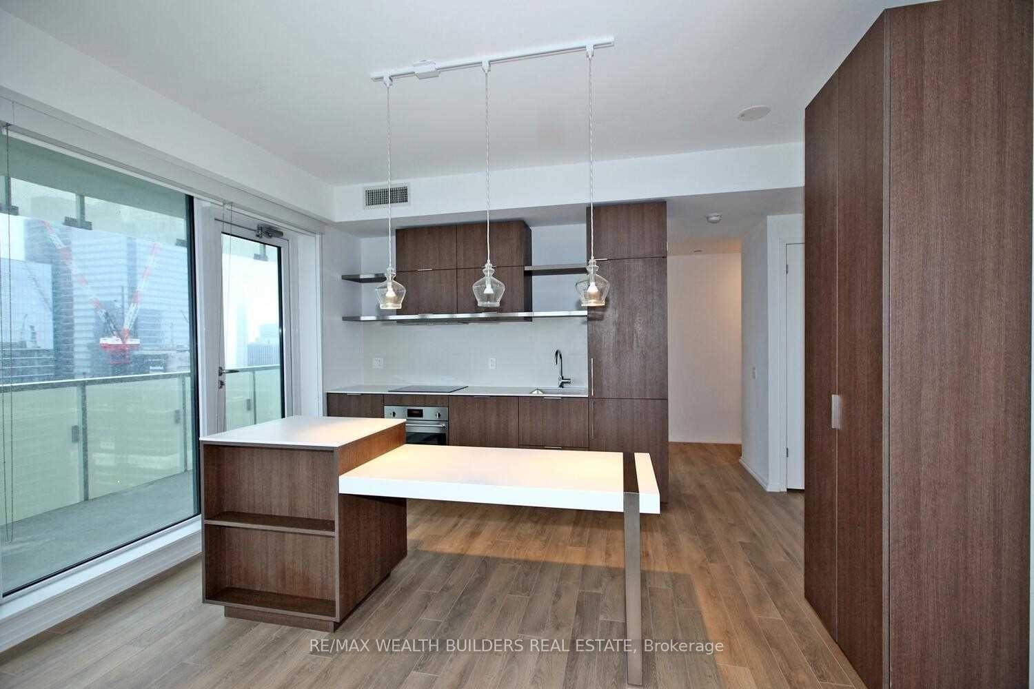 197-yonge-street-toronto-ontario-c13056648