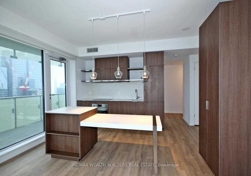 197-yonge-street-toronto-ontario-c13056648