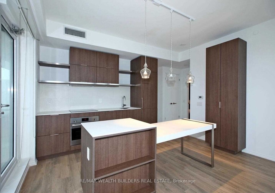 197-yonge-street-toronto-ontario-c13056648