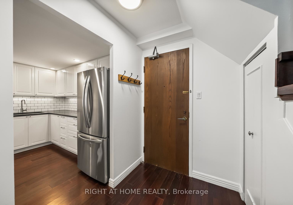 19-dundonald-street-toronto-ontario-c13056914