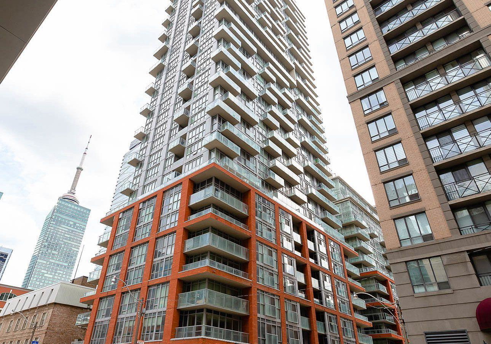126-simcoe-street-toronto-ontario-c13057256