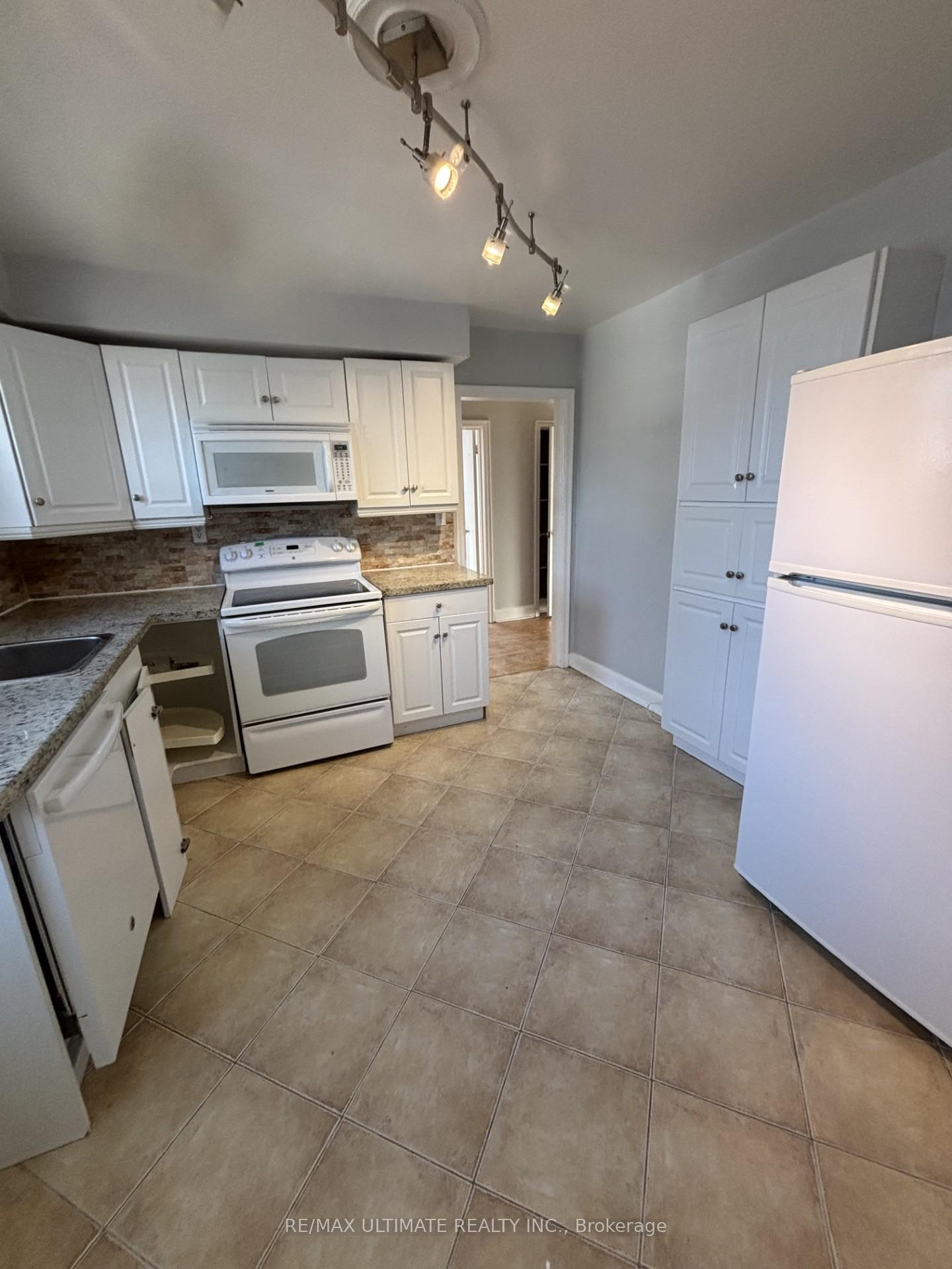 19-castlefield-avenue-toronto-ontario-c13058738