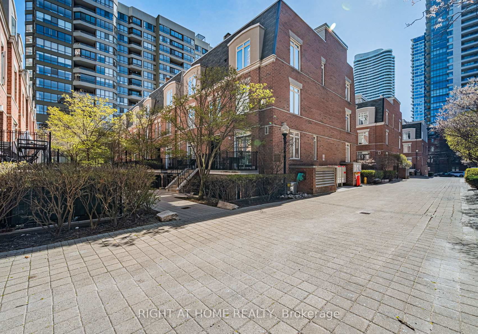 415-jarvis-street-toronto-ontario-c13058792