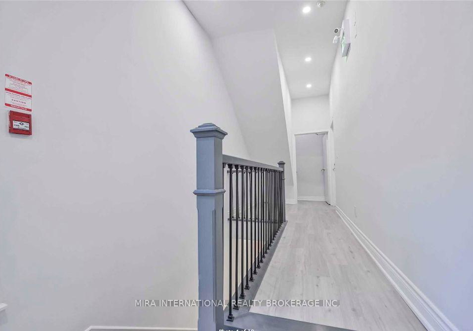 414-dundas-street-e-toronto-ontario-c13058982