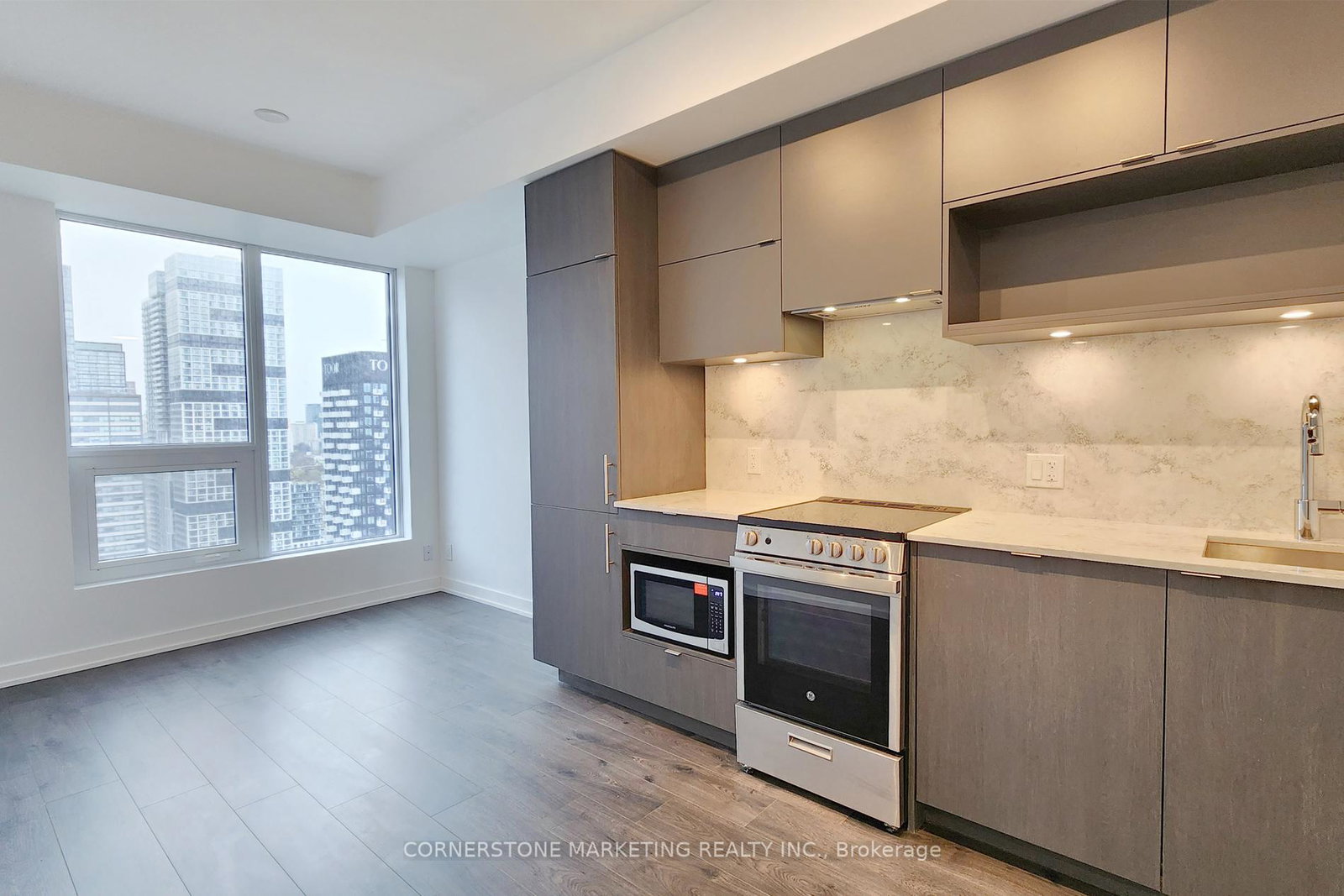 100-queen-street-e-toronto-ontario-c13059194