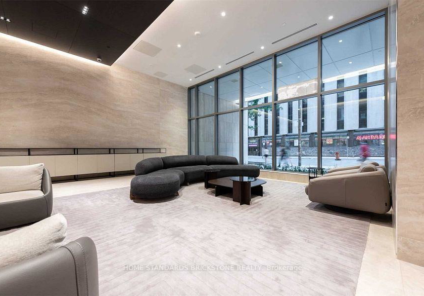 2221-yonge-street-s-toronto-ontario-c13059380