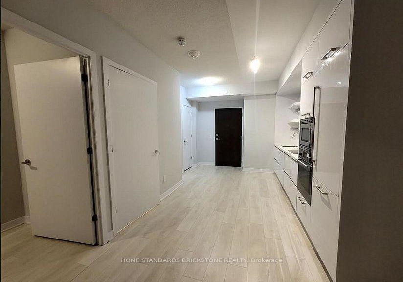 2221-yonge-street-s-toronto-ontario-c13059380