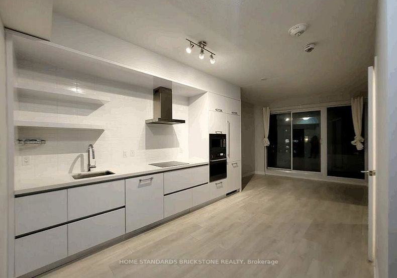 2221-yonge-street-s-toronto-ontario-c13059380