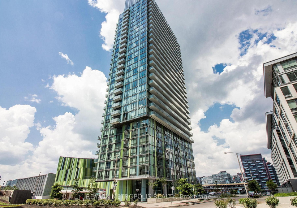 170-fort-york-boulevard-toronto-ontario-c13059468