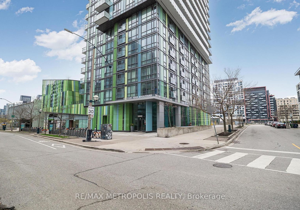 170-fort-york-boulevard-toronto-ontario-c13059468
