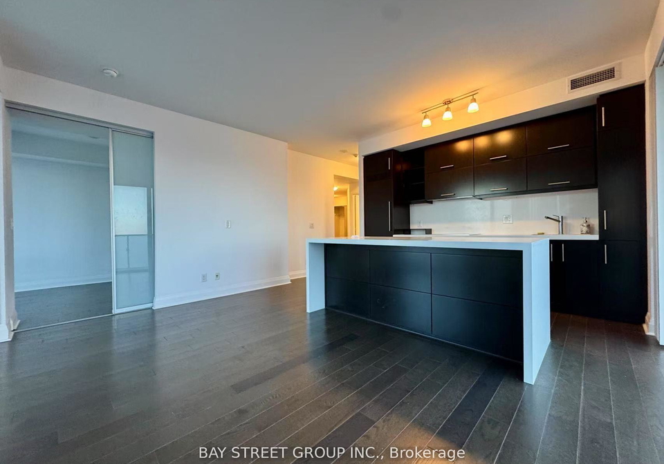 1080-bay-street-toronto-ontario-c13059560