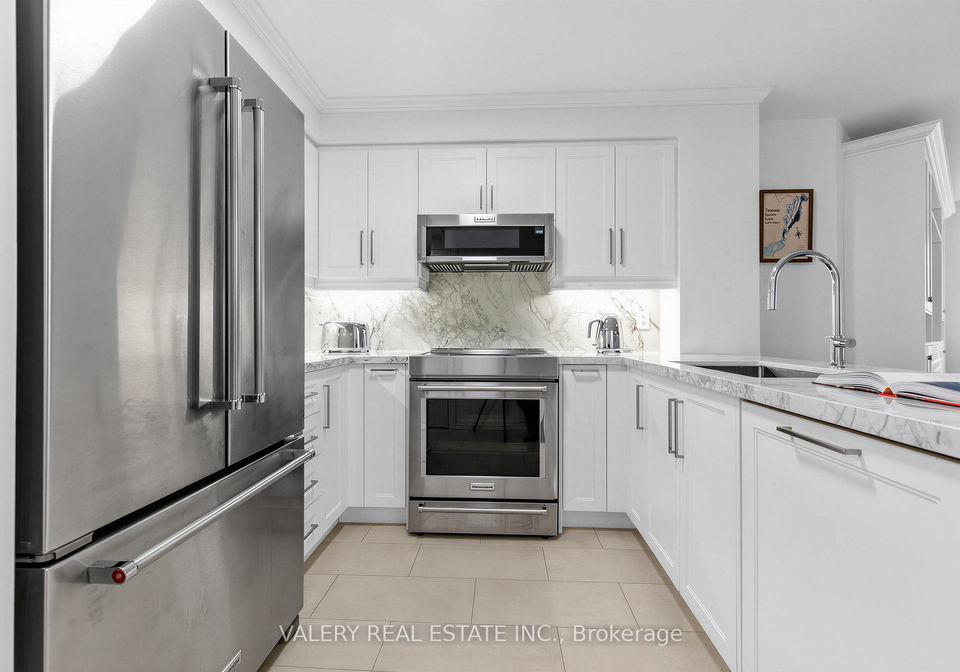 300-bloor-street-e-toronto-ontario-c13059994