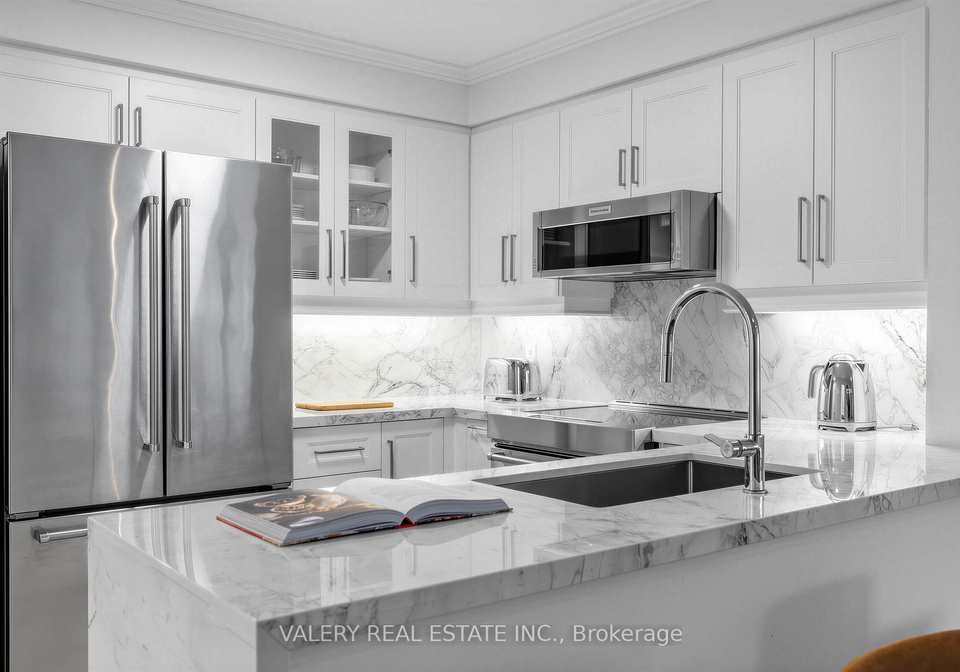 300-bloor-street-e-toronto-ontario-c13059994