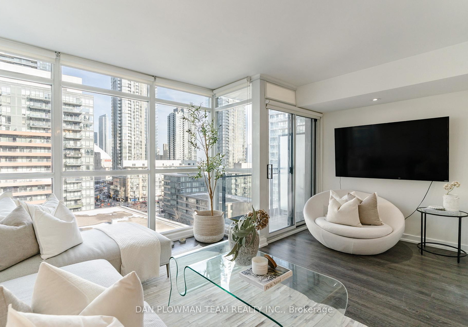 8-telegram-mews-toronto-ontario-c13060456