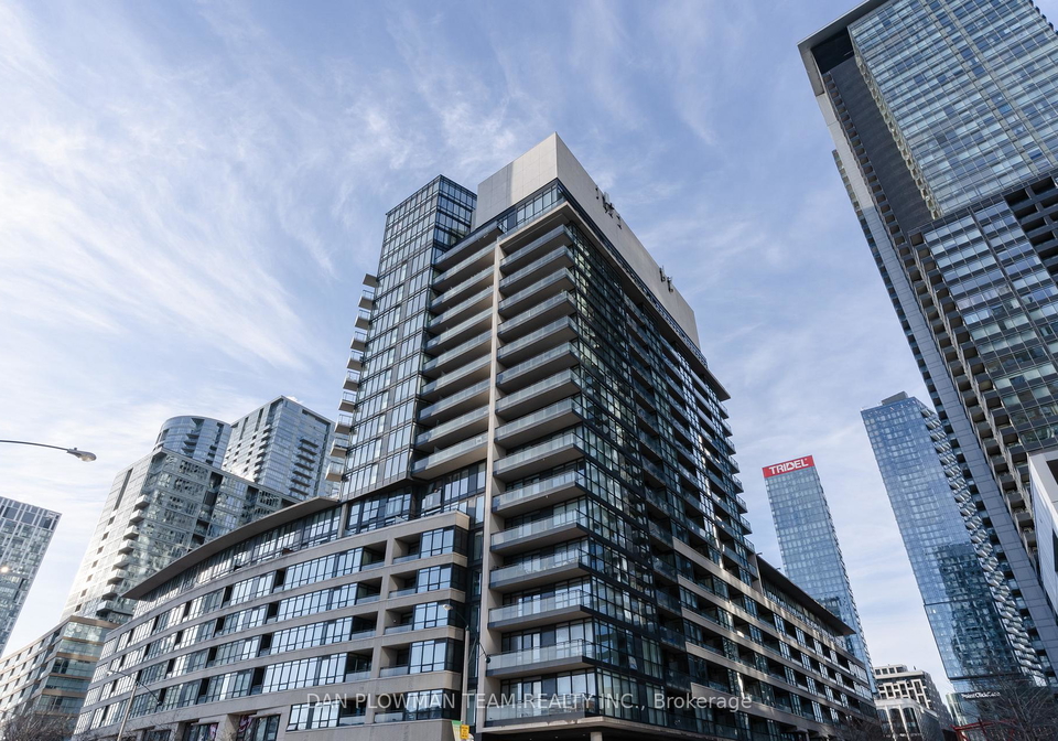 8-telegram-mews-toronto-ontario-c13060456