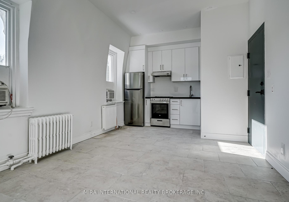 180-sherbourne-street-toronto-ontario-c13060680