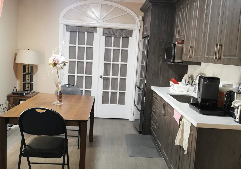 253-palmerston-avenue-toronto-ontario-c13060782