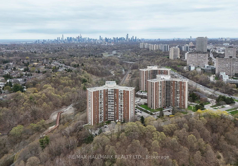 60-pavane-linkway-way-east-york-ontario-c13061020
