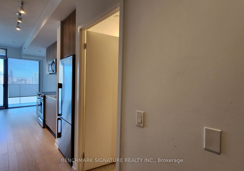 25-richmond-street-e-toronto-ontario-c13061060
