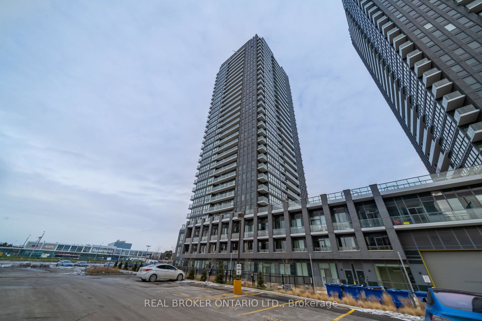 6-sonic-way-east-york-ontario-c13061736