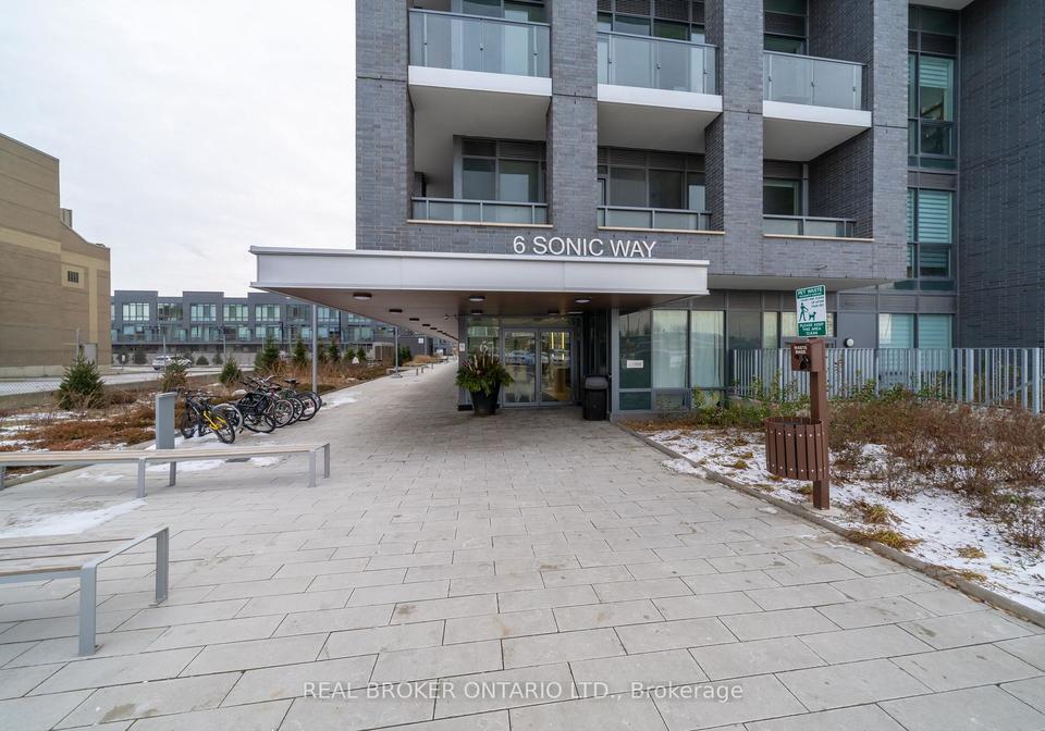 6-sonic-way-east-york-ontario-c13061736