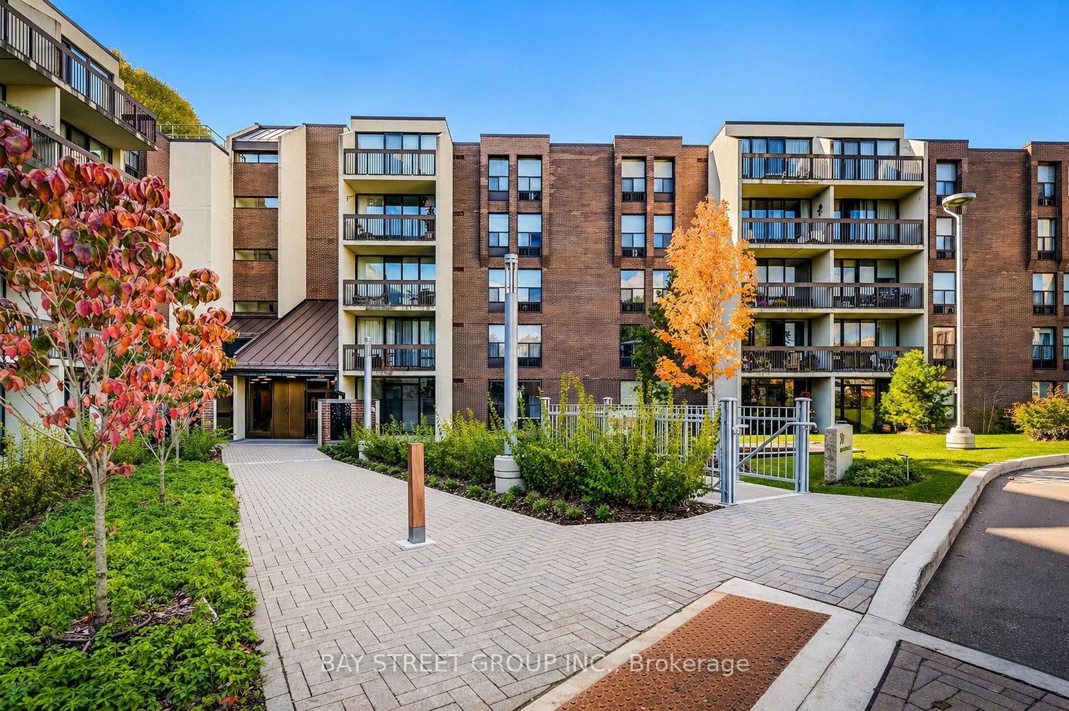 20-fashion-roseway-north-york-ontario-c13061824