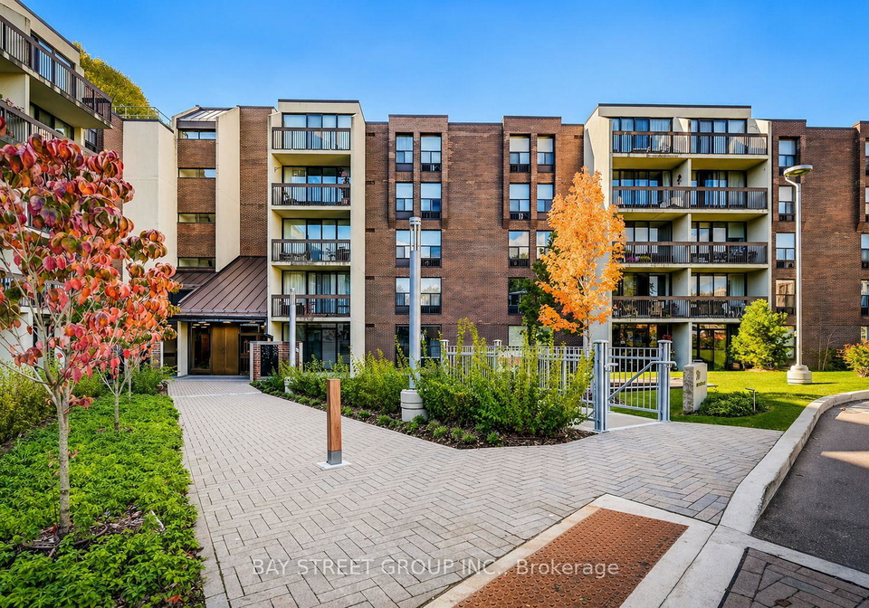 20-fashion-roseway-north-york-ontario-c13061824