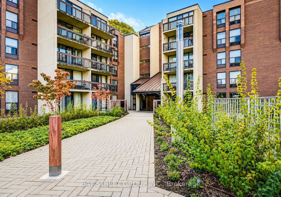 20-fashion-roseway-north-york-ontario-c13061824