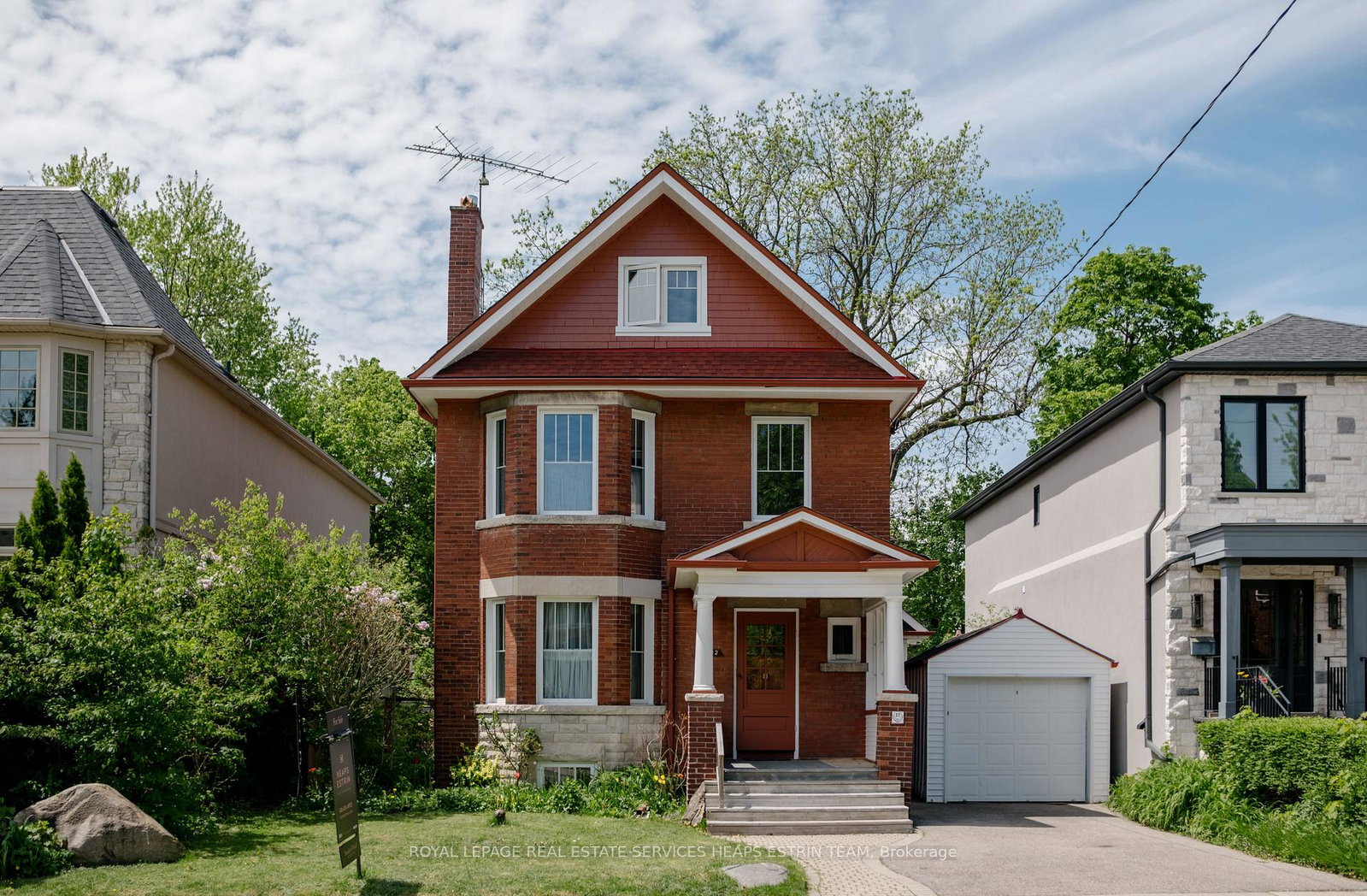 32-belcourt-road-toronto-ontario-c13062060