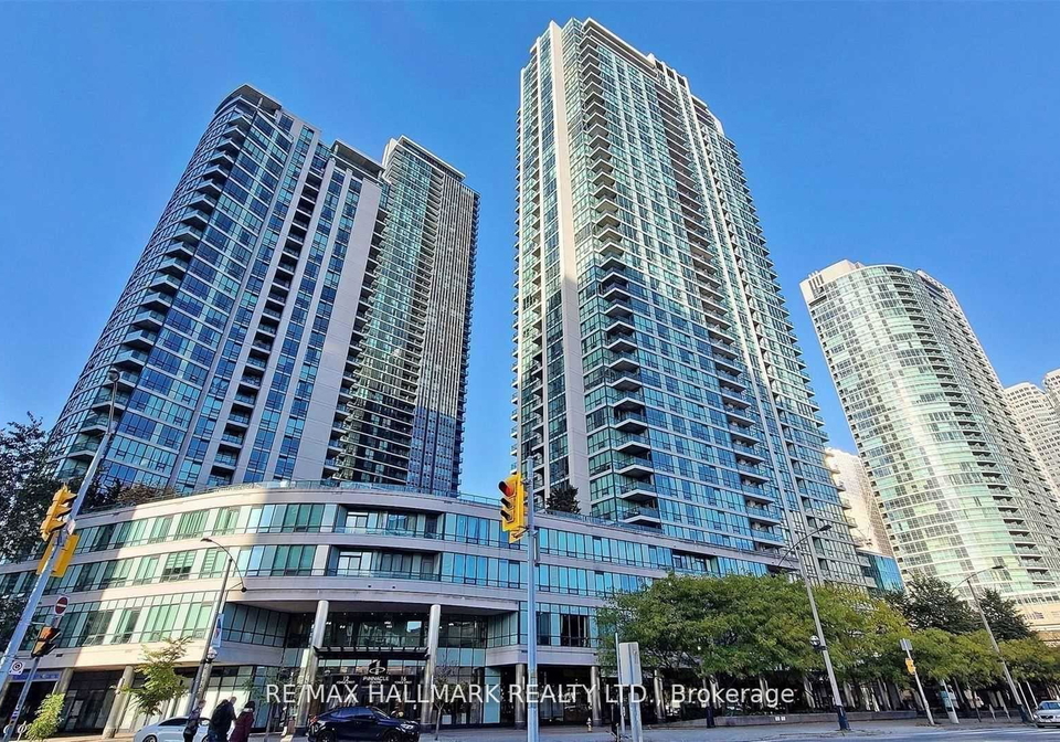 16-yonge-street-toronto-ontario-c13062078