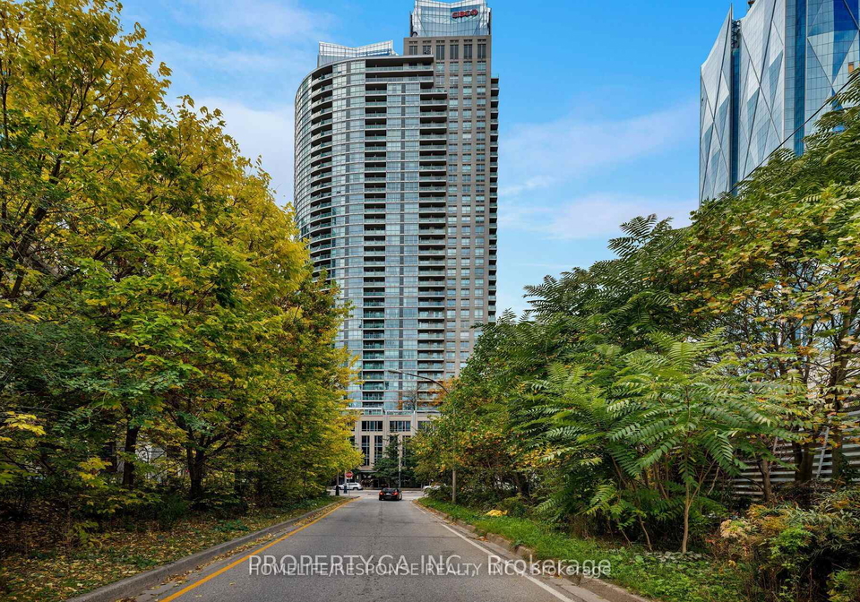 18-yonge-street-toronto-ontario-c13062608