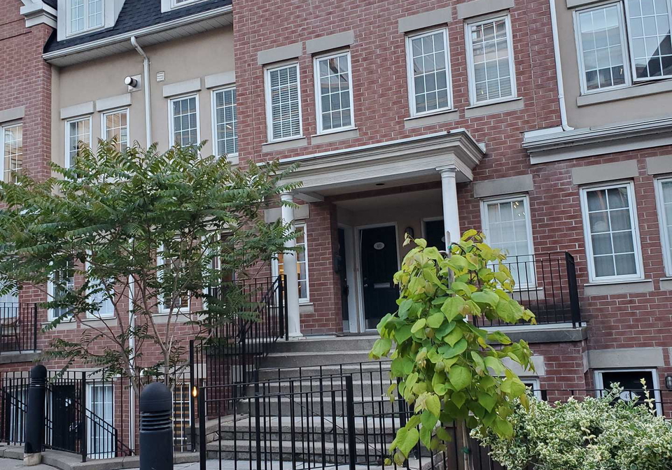 11-niagara-street-toronto-ontario-c13062818