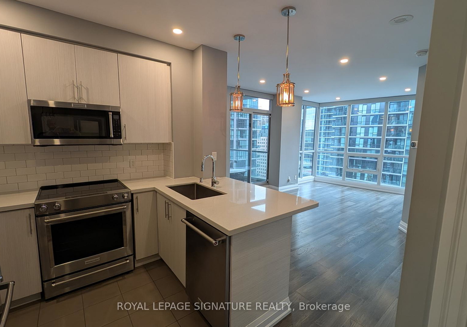 16-yonge-street-toronto-ontario-c13063126