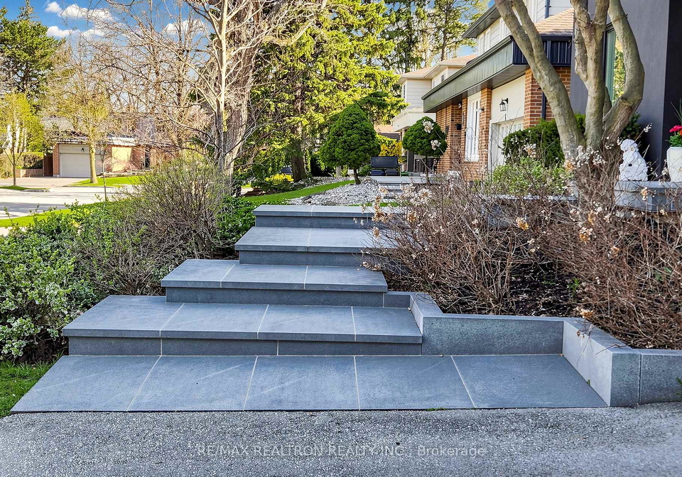 4-kimloch-crescent-north-york-ontario-c13063530