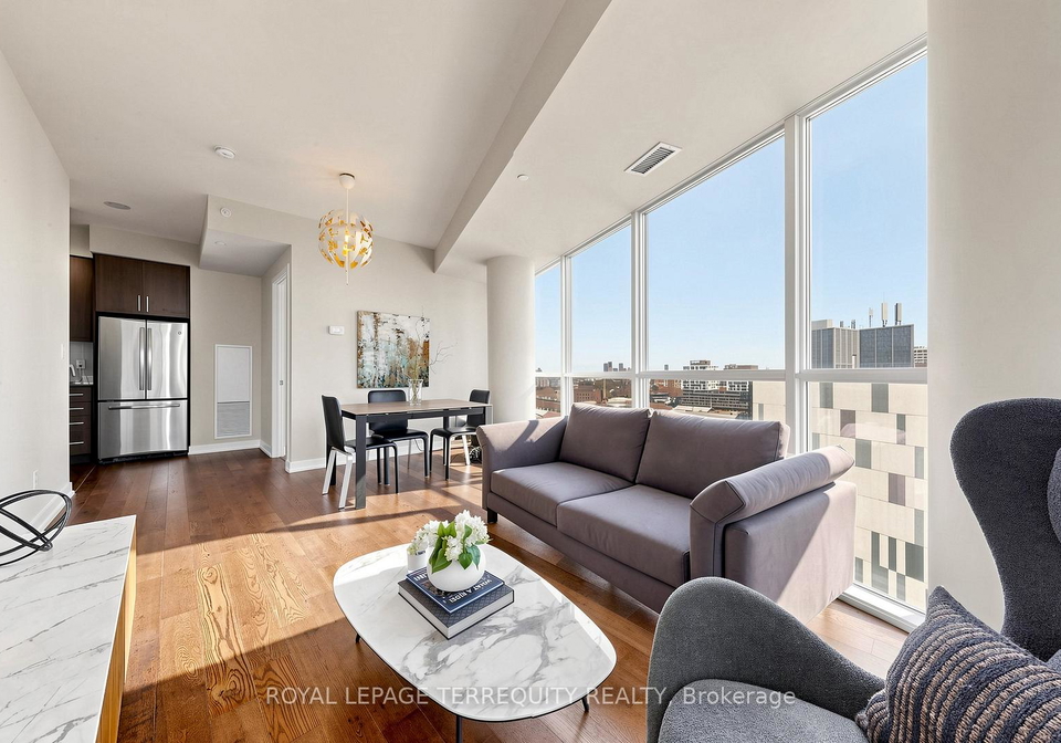 20-bruyeres-mews-toronto-ontario-c13063754