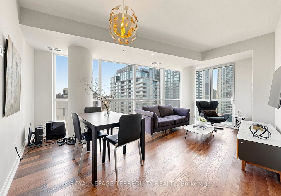 20-bruyeres-mews-toronto-ontario-c13063754
