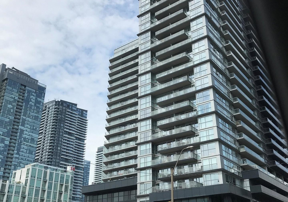 352-front-street-w-toronto-ontario-c13063880