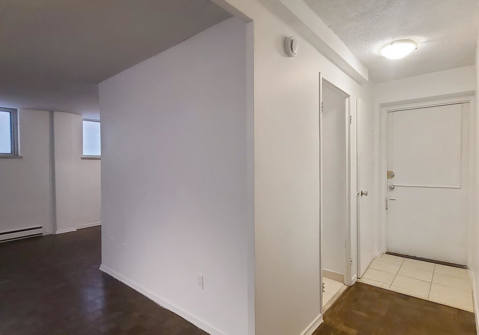 570-eglinton-avenue-w-toronto-ontario-c13063920