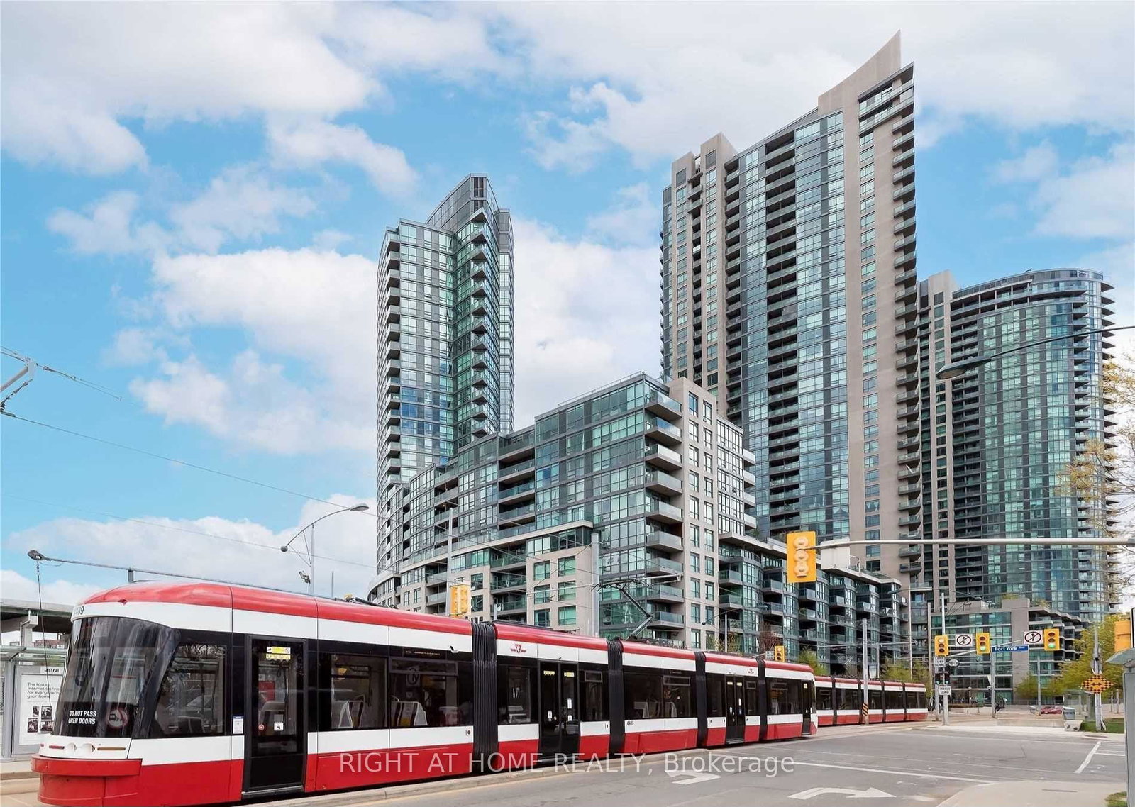 209-fort-york-boulevard-toronto-ontario-c13064230